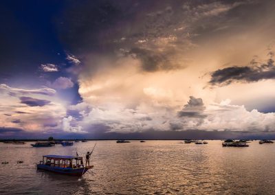 Tramonto sul lago Tonle Sap