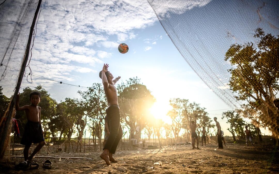 Partita di pallavolo al villaggio si Kompong Phlukk, Cambogia